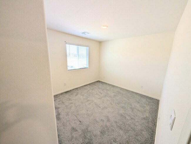 Building Photo - 9926 S Ullom Dr