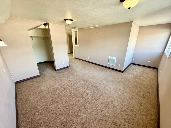 Building Photo - Keefer Studio