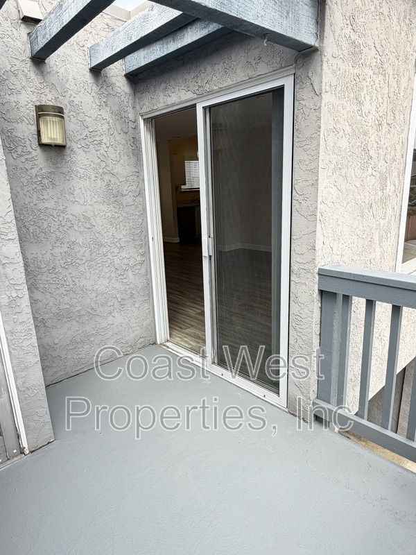 Building Photo - 297 Acacia Ave