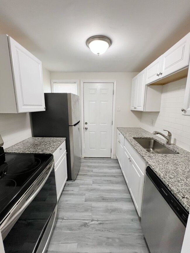 Building Photo - Charming 1-Bed Home in North Kansas City –...