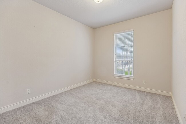 Building Photo - 944 Wilderness Oaks