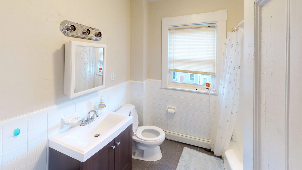 Building Photo - 73 Chestnut Hill Ave