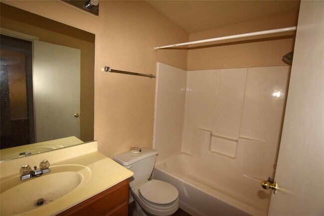 Building Photo - 904 Sagewood Trail