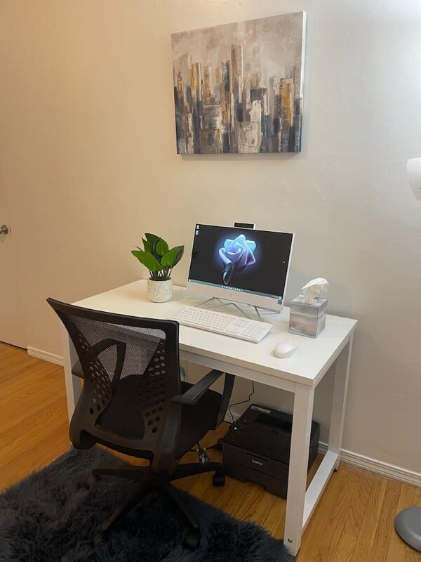 Building Photo - 2804 Truman St NE