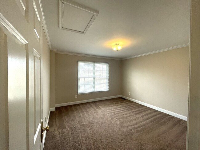 Building Photo - 4823 Vista Ridge Dr