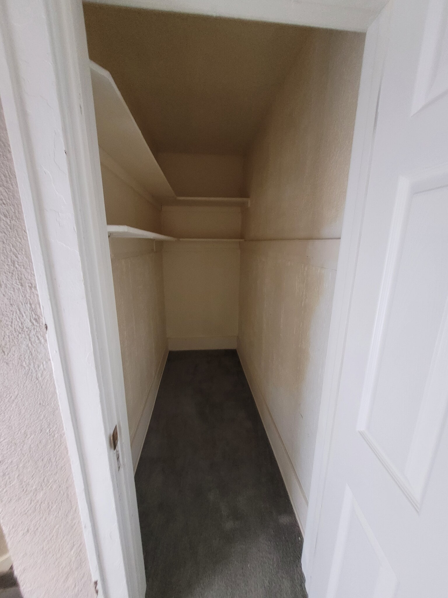 Large Storage Space - 16224 Kentucky St