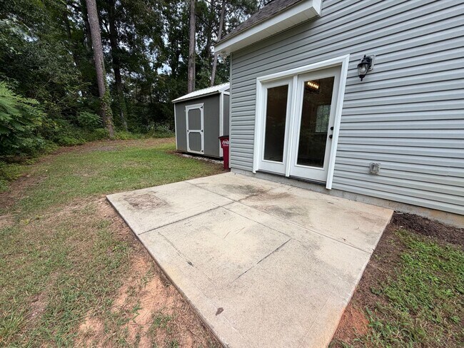 Building Photo - 161 Moore Ave