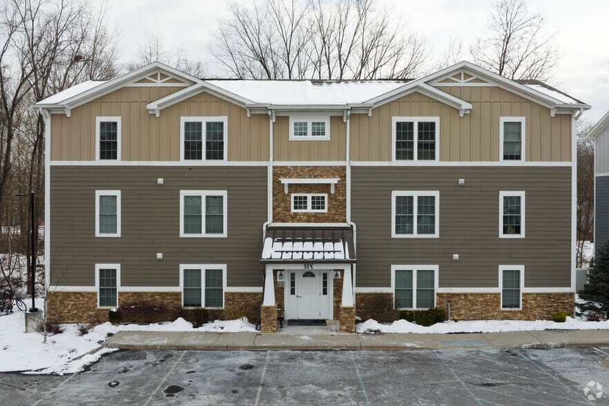 Building Photo - Trailview Place