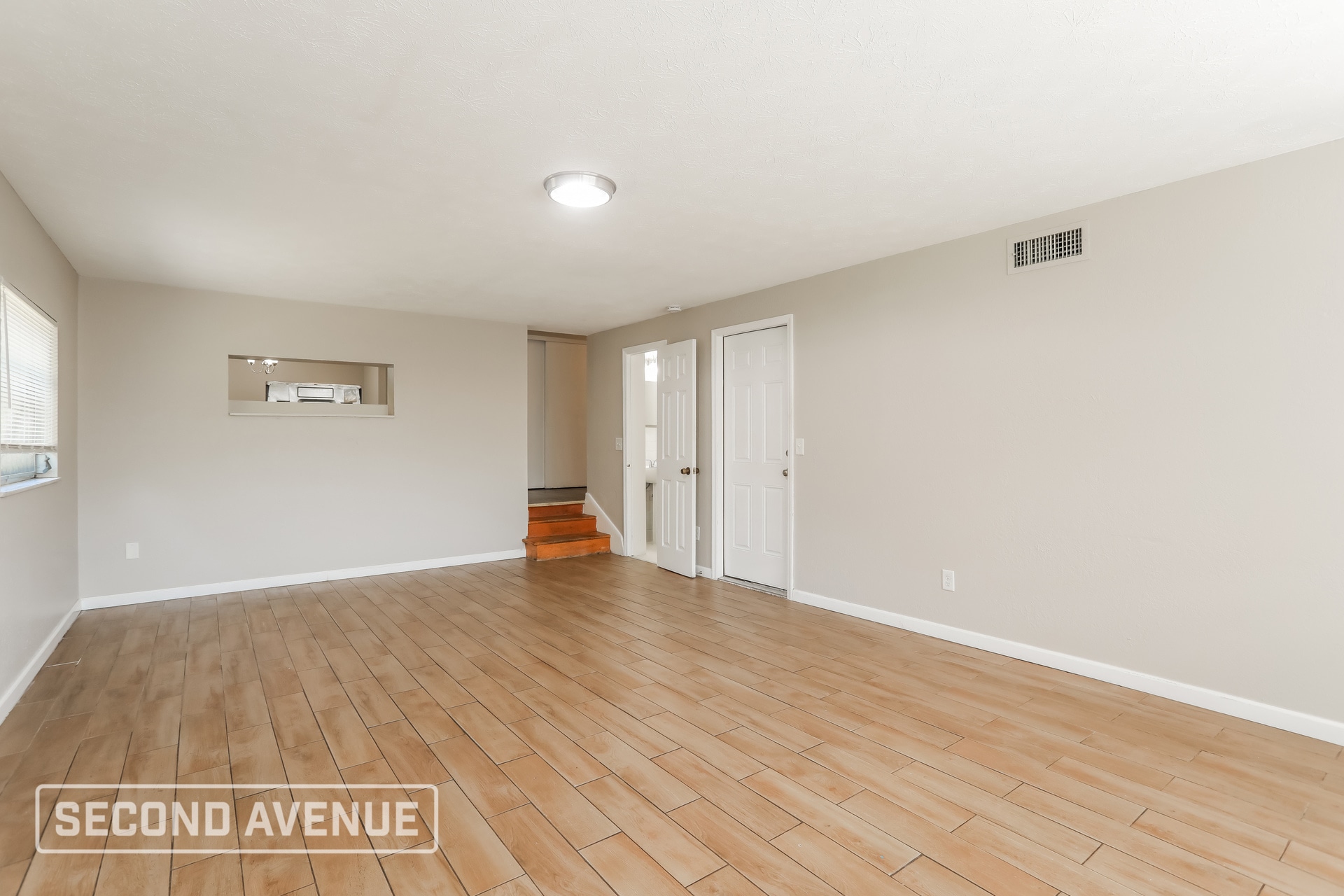 Building Photo - 5943 Jaguar Dr W
