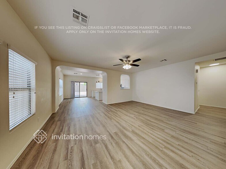 Building Photo - 10643 E Bramble Ave