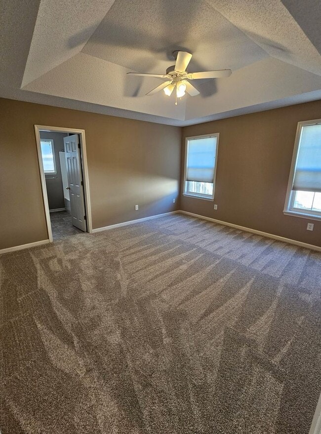 Building Photo - 3 Bedroom 2 Bath Home in Seven Oaks Neighborhood