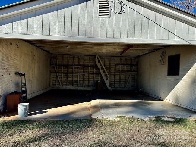 Building Photo - 2063 Eaton Rd