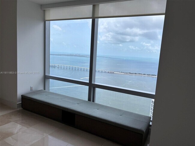 Building Photo - 1425 Brickell Ave