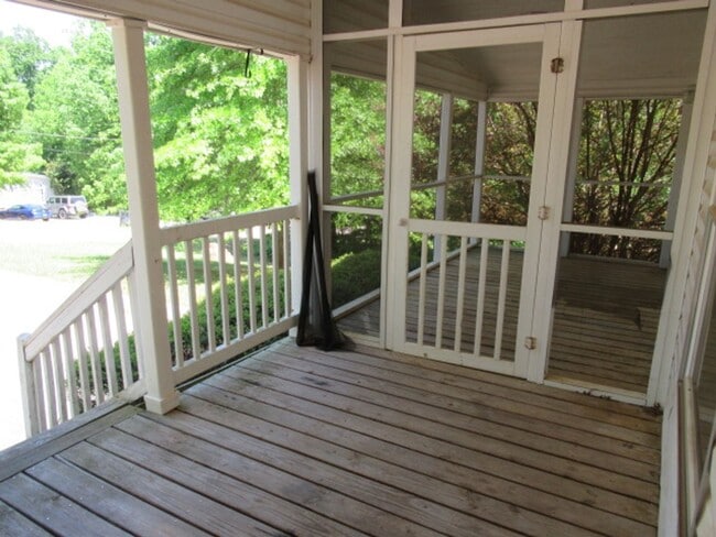 Building Photo - 406 Crystal Dr