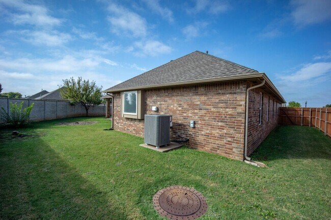 Building Photo - 13516 Gramercy Park Pl