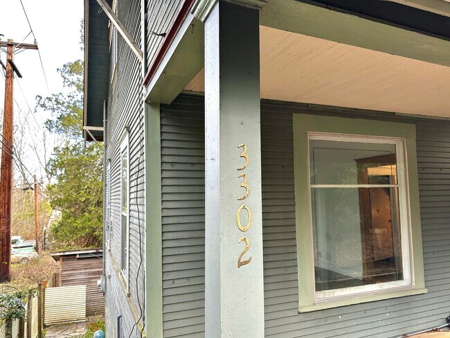 Building Photo - Spacious 1-Bedroom Home with Expansive Living Space