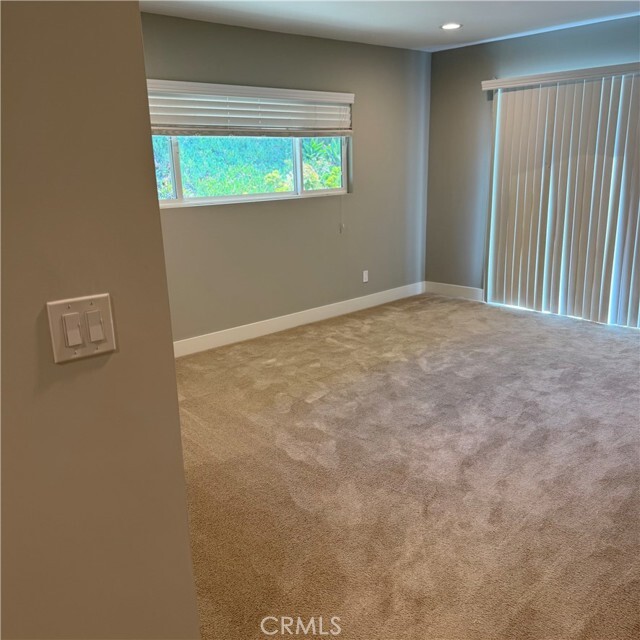 Building Photo - 2615 Temple Hills Dr