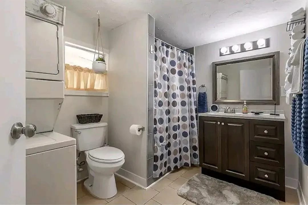 Building Photo - 228 W Jean St