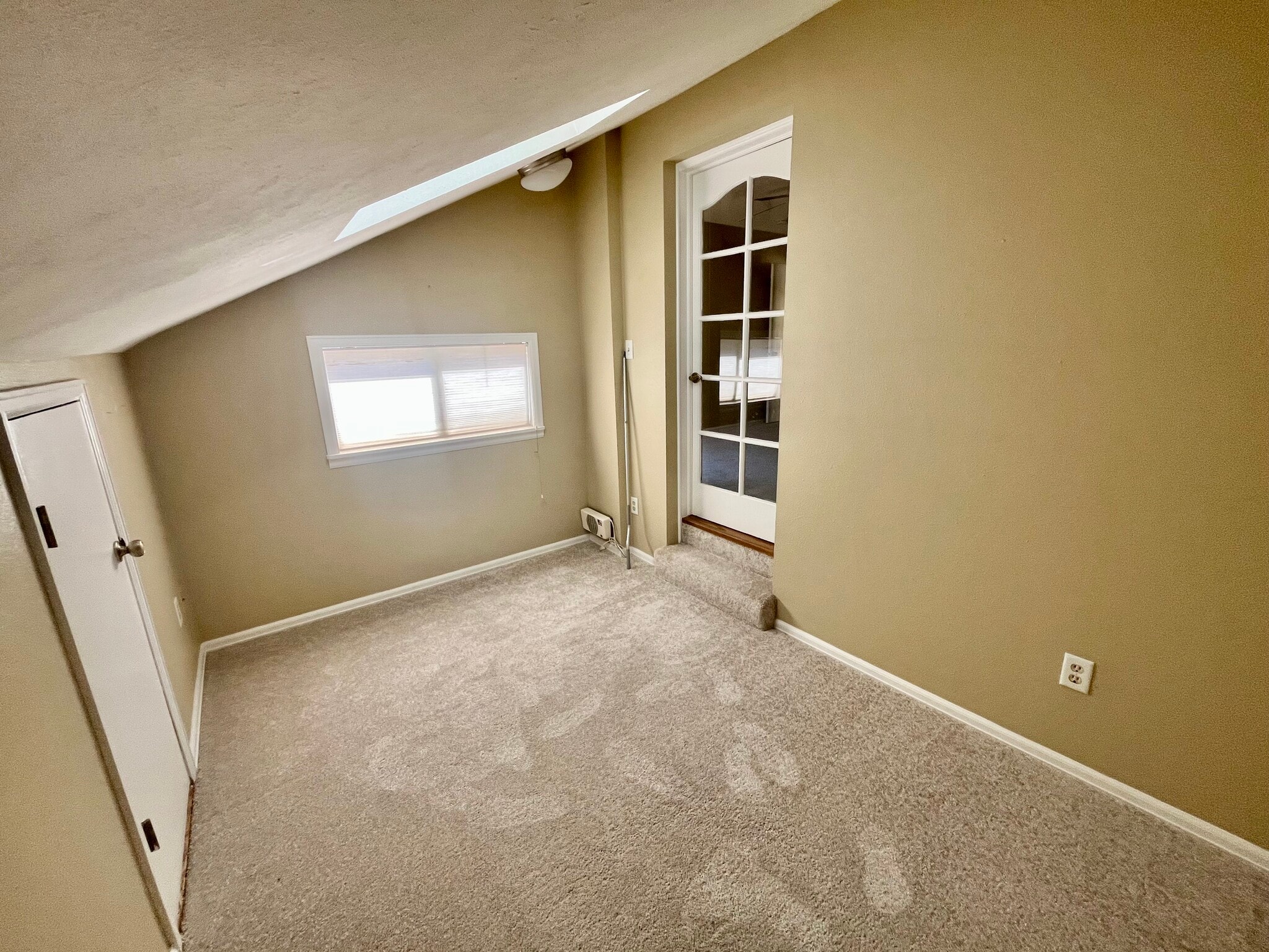 Over-garage bonus room - 3097 Fulton Circle