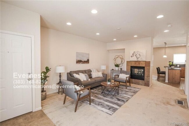 Building Photo - Spacious 2-Bedroom Condo with Fireplace, B...
