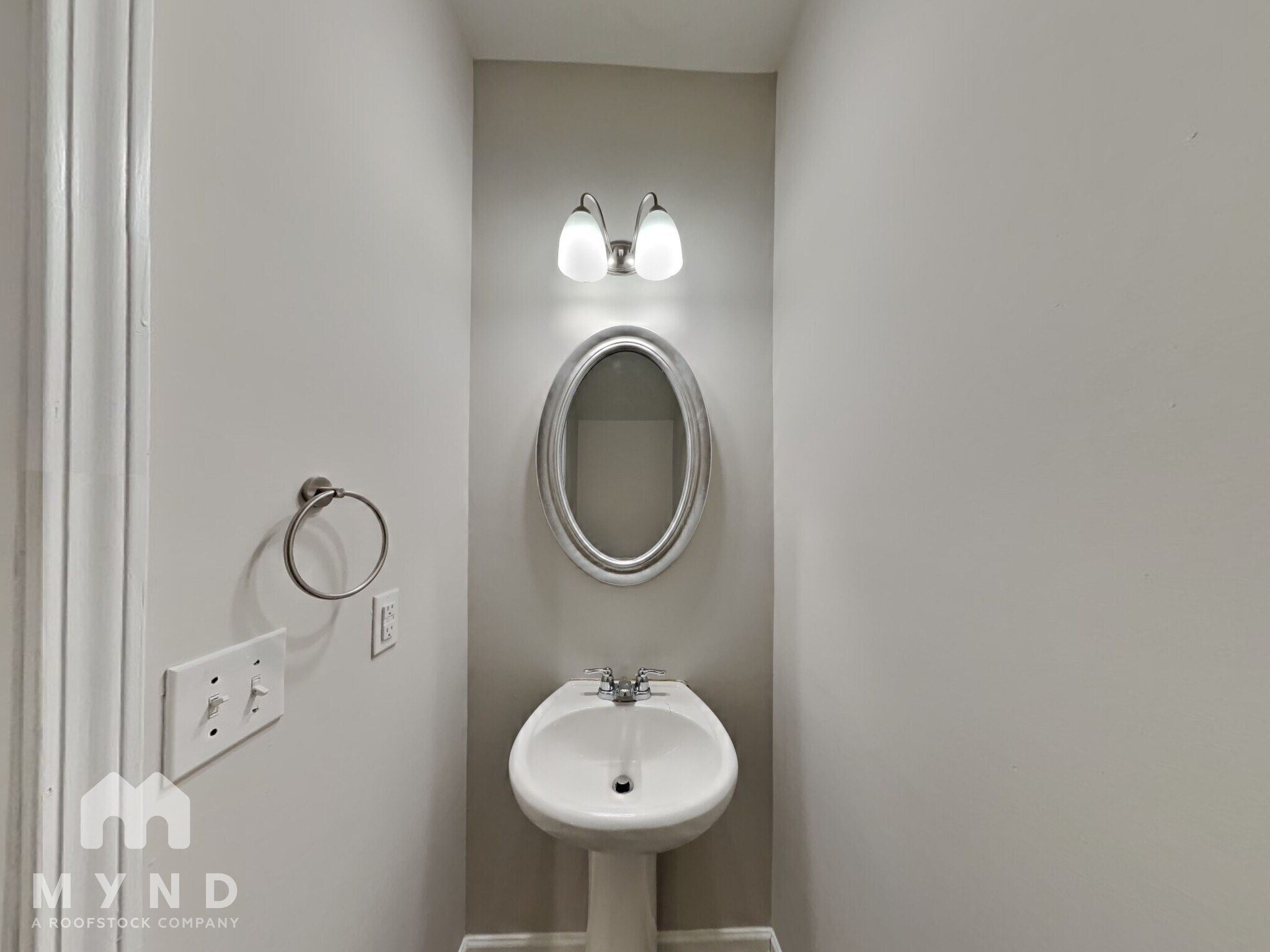 Building Photo - 5097 Lower Elm St