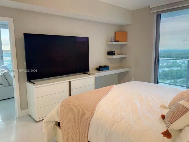 Building Photo - 16385 Biscayne Blvd