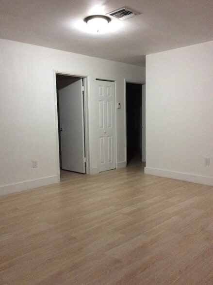 Hallway living room - 3120 SW 12th Pl