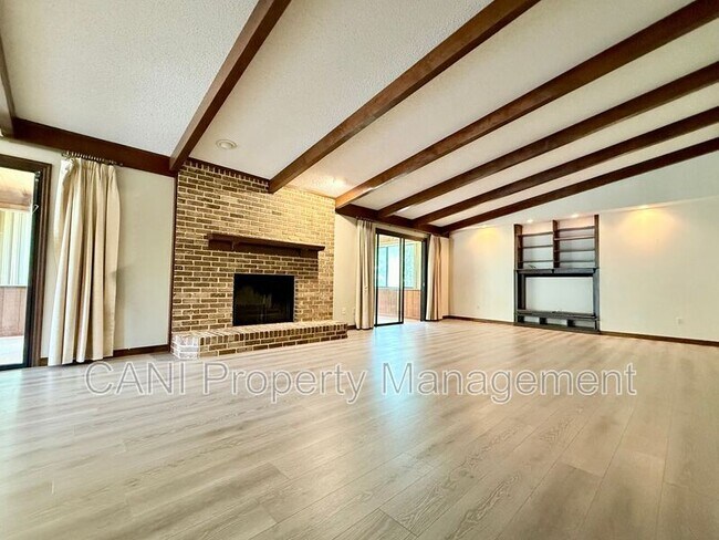 Building Photo - 733 Westchester Dr