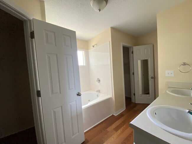 Building Photo - 7532 Avery Ln