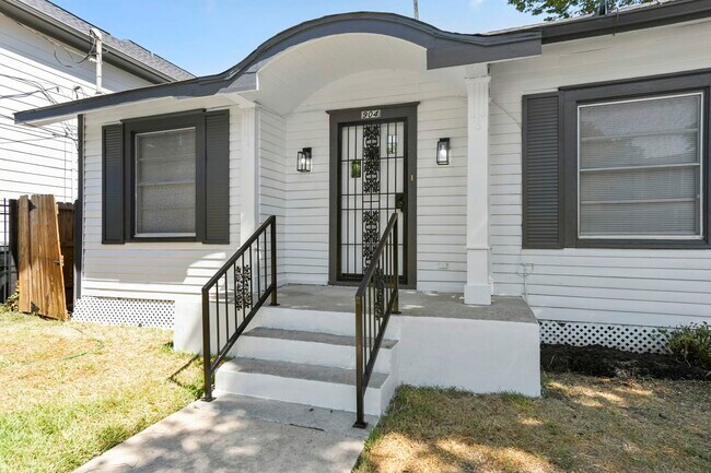 Building Photo - 904 Mansfield St