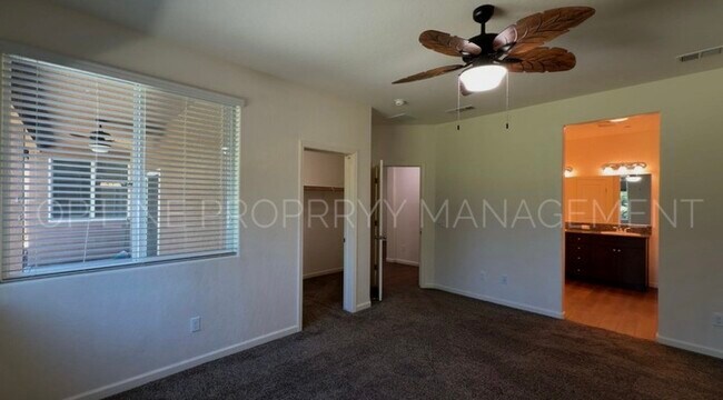 Building Photo - Beautiful Home for Rent in Visalia!