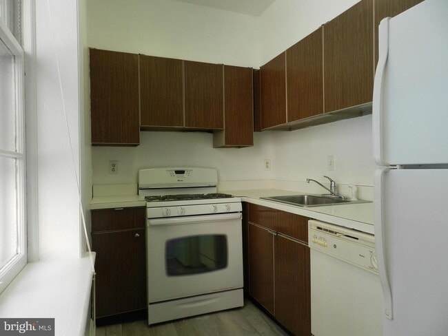 Building Photo - 1008-20 Spruce St
