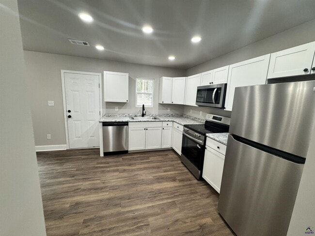 Building Photo - 305 N 4th St