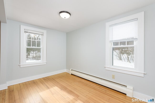 Building Photo - 170 Lake Dr