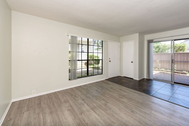 Building Photo - Amazing, Quiet University City Condo For Rent
