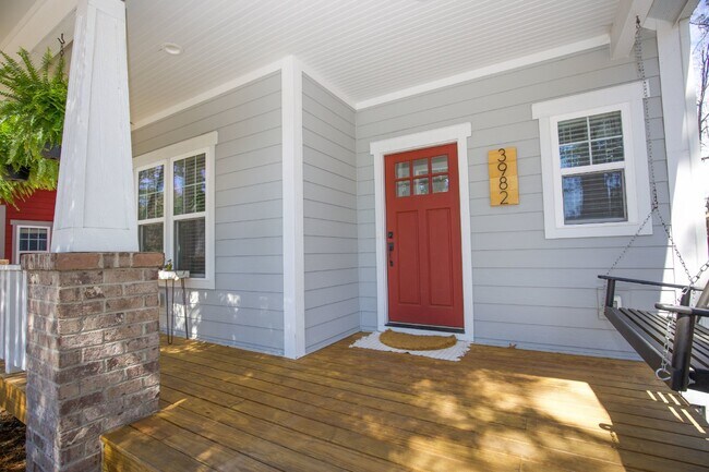 Building Photo - Charming Cottage in DOWNTOWN Southern Pines