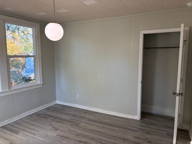 Building Photo - 225 Poplar St