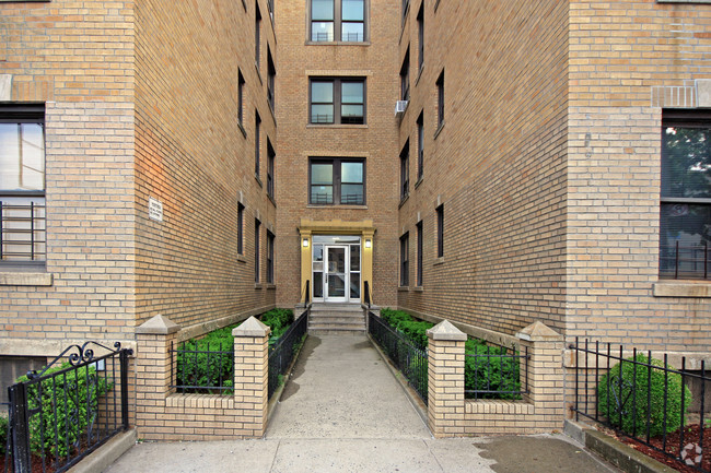 Building Photo - Crescent Street Apartments