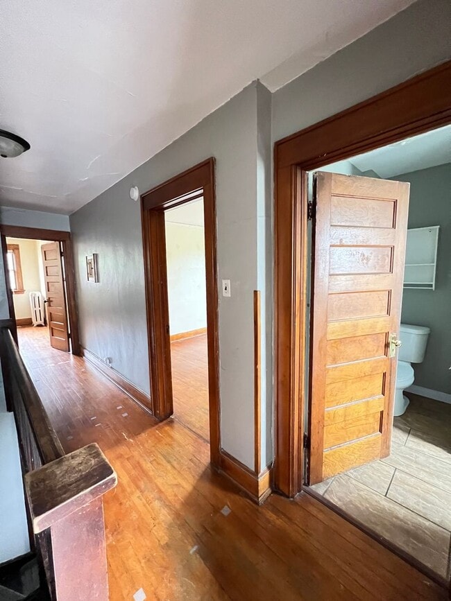 Building Photo - AVAILABLE JUNE -  4 Bed 1 Bath Townhome