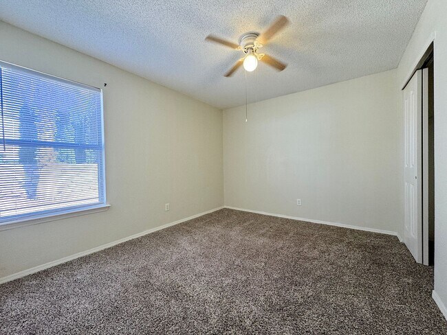 Building Photo - East El Paso 3 bed/2 Bath