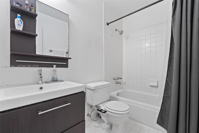 Building Photo - 6235 SW Kendale Lakes Cir