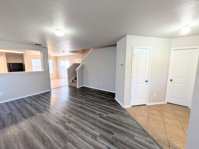 Building Photo - Very Nice 4 Bedroom Home In Convenient Northwest Location!