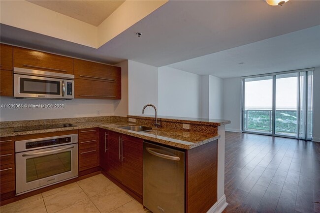 Building Photo - 2641 N Flamingo Rd