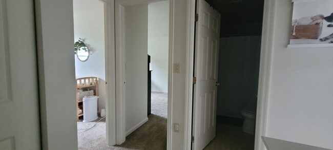 Building Photo - 3 Bedroom 1.5 bathroom townhome-Eastpointe...