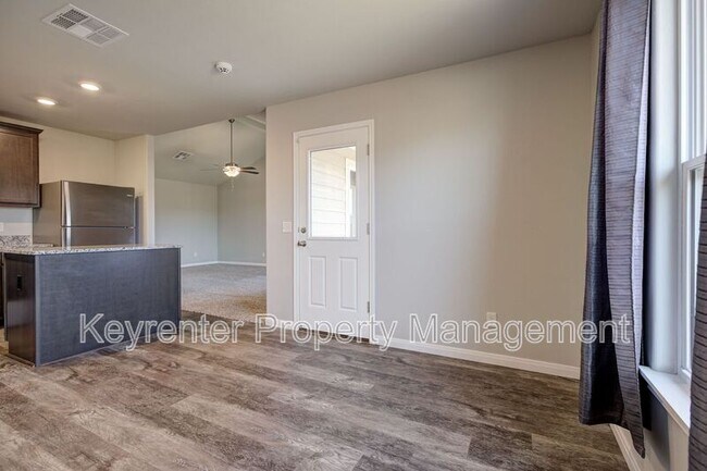 Building Photo - 1612 Maroon Dr