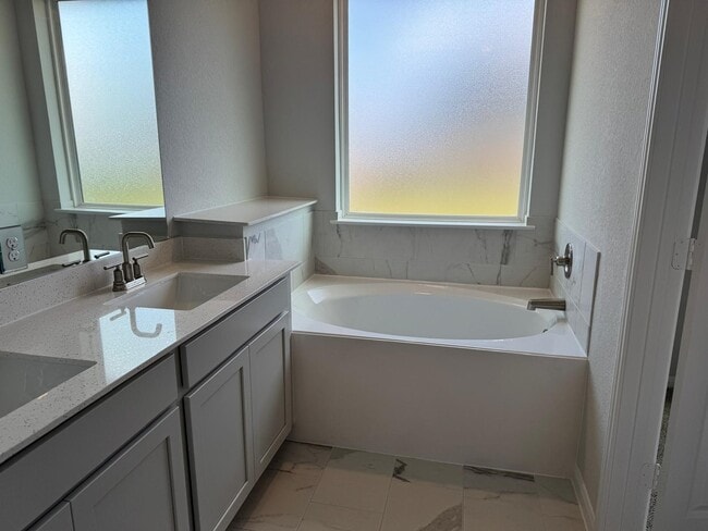 Building Photo - 5606 Pearl Vis Dr