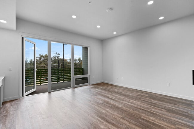 Building Photo - 4004 Banister Ln