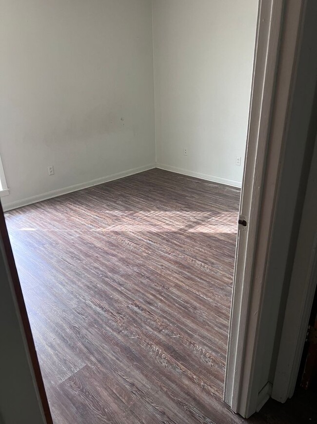 Building Photo - Monthly Paid Rent