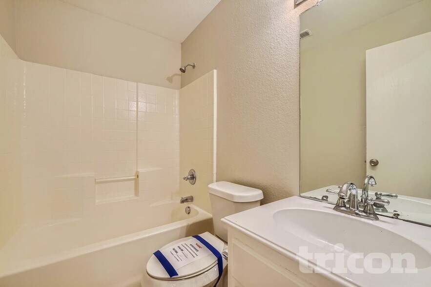 Building Photo - 12713 Carpenter Ln