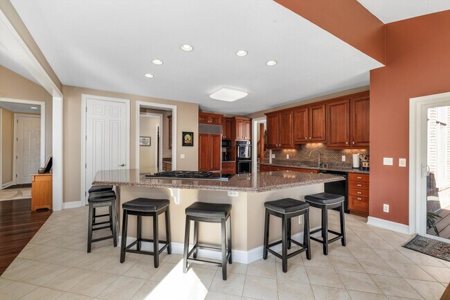 Building Photo - 7040 Royal Villa Ct